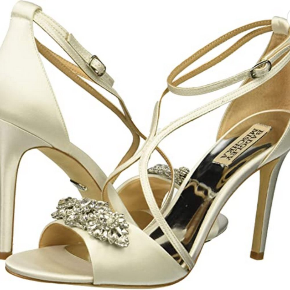 Badgley Mischka Bridal Vanessa Embellished Heels White Size 6/ NWOB